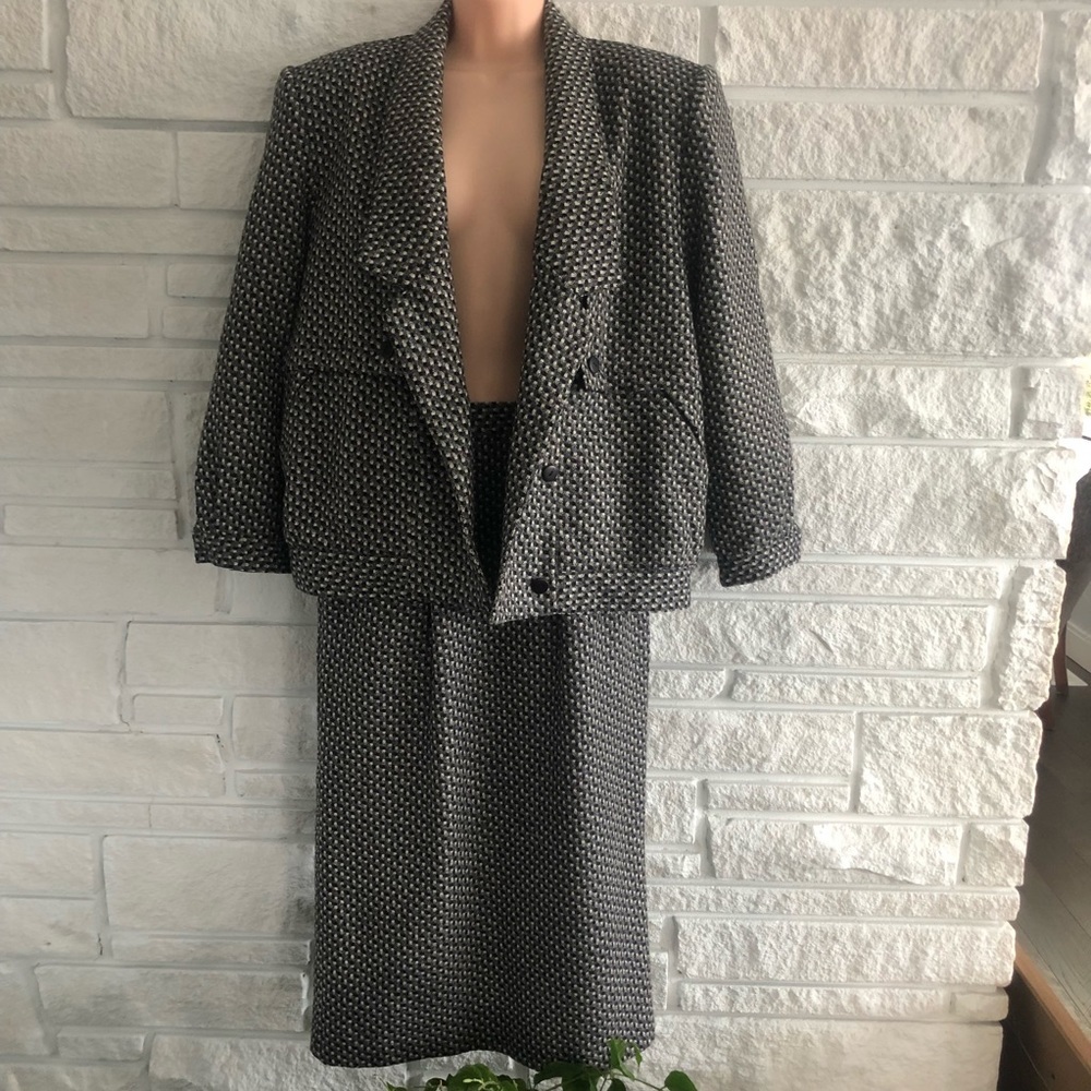 Wool and Cashmere 2 piece suit.
